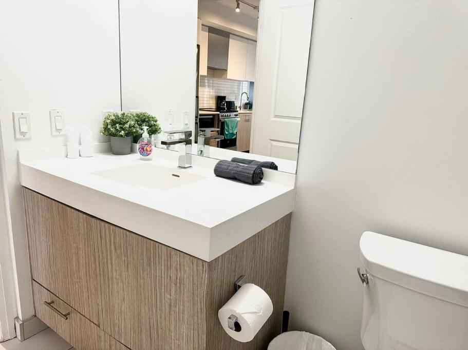 Cozy Condo Near Eatoncentre Mall Toronto Ngoại thất bức ảnh