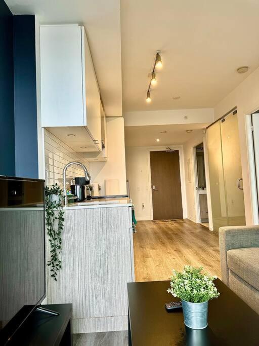 Cozy Condo Near Eatoncentre Mall Toronto Ngoại thất bức ảnh